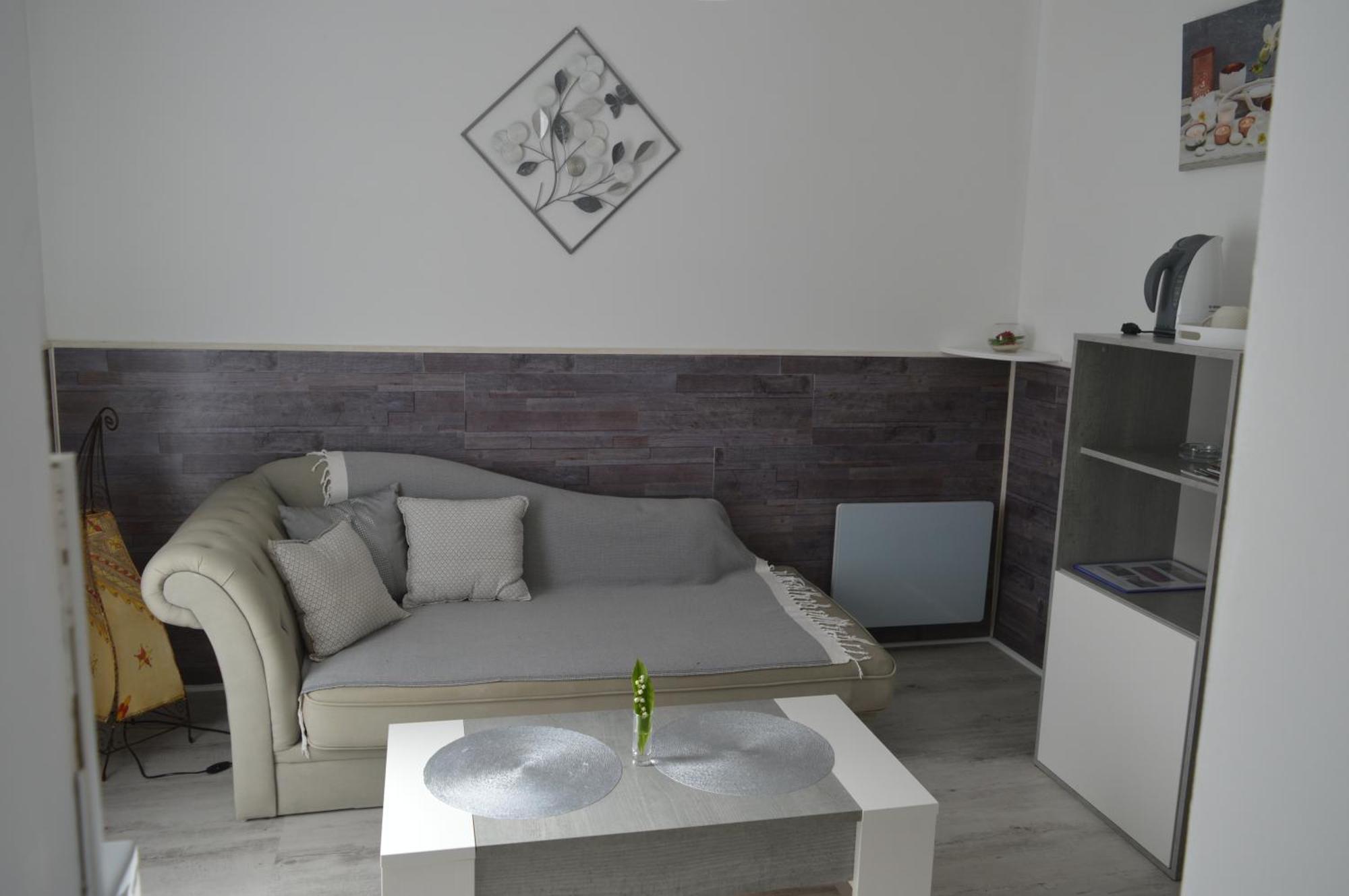 Au Coeur Du Bien Etre, Chambre D'Hotes Avec Piscine Chauffee Et Couverte, Spa, Sauna, Massages Monteaux Eksteriør billede