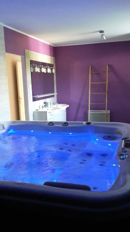 Au Coeur Du Bien Etre, Chambre D'Hotes Avec Piscine Chauffee Et Couverte, Spa, Sauna, Massages Monteaux Eksteriør billede